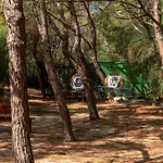 Madama Club Village
