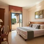 Madama Club Village *