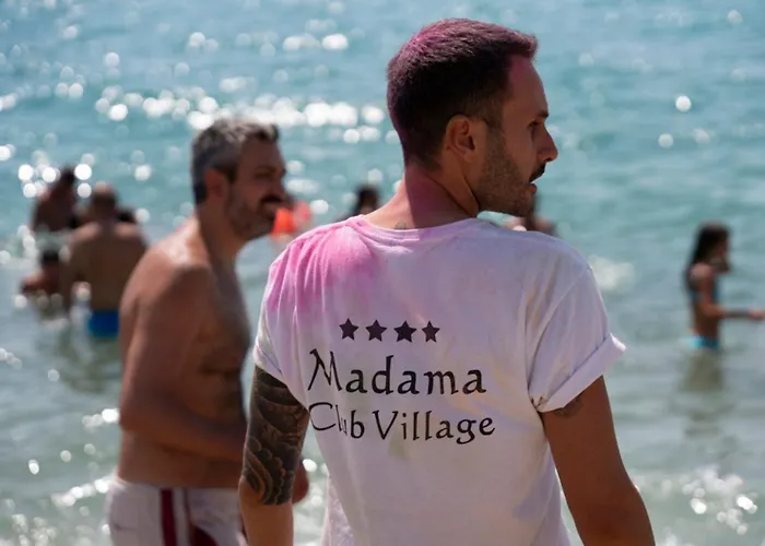 度假村 Madama Club Village *