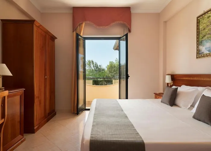 度假村 Madama Club Village